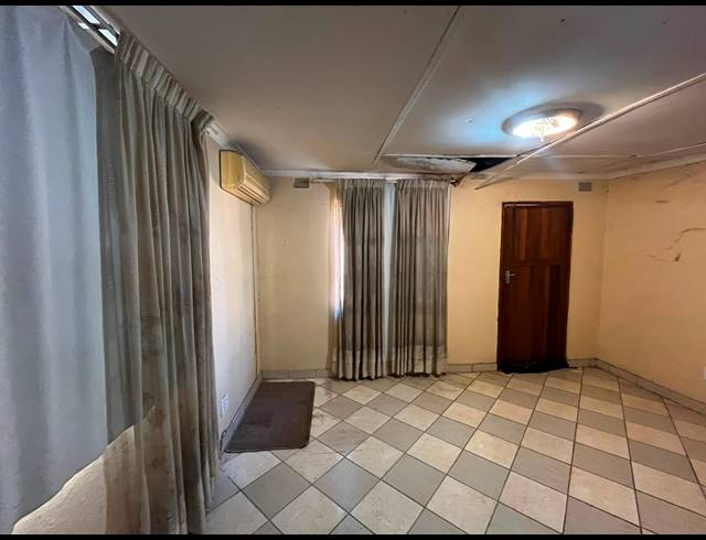 5 BEDROOM FREEHOLD FOR SALE IN BARNS